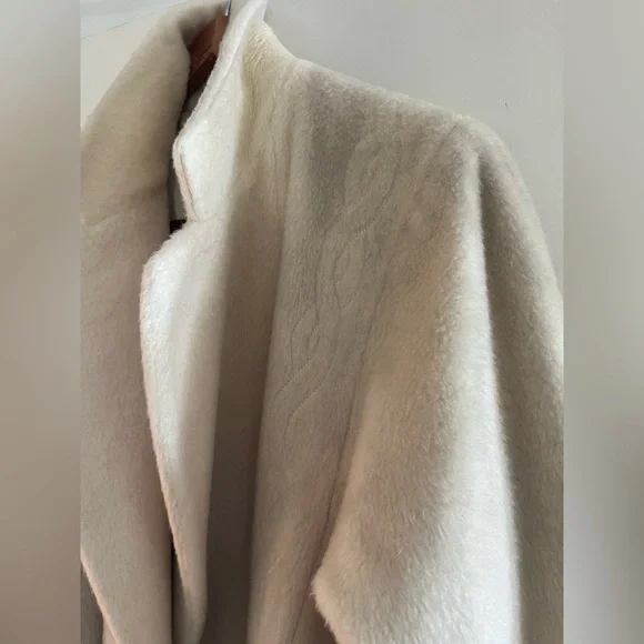 Vintage Coat Collection by Albert Nipon Cream Belted Coat Size 4 - Picture 4 of 9